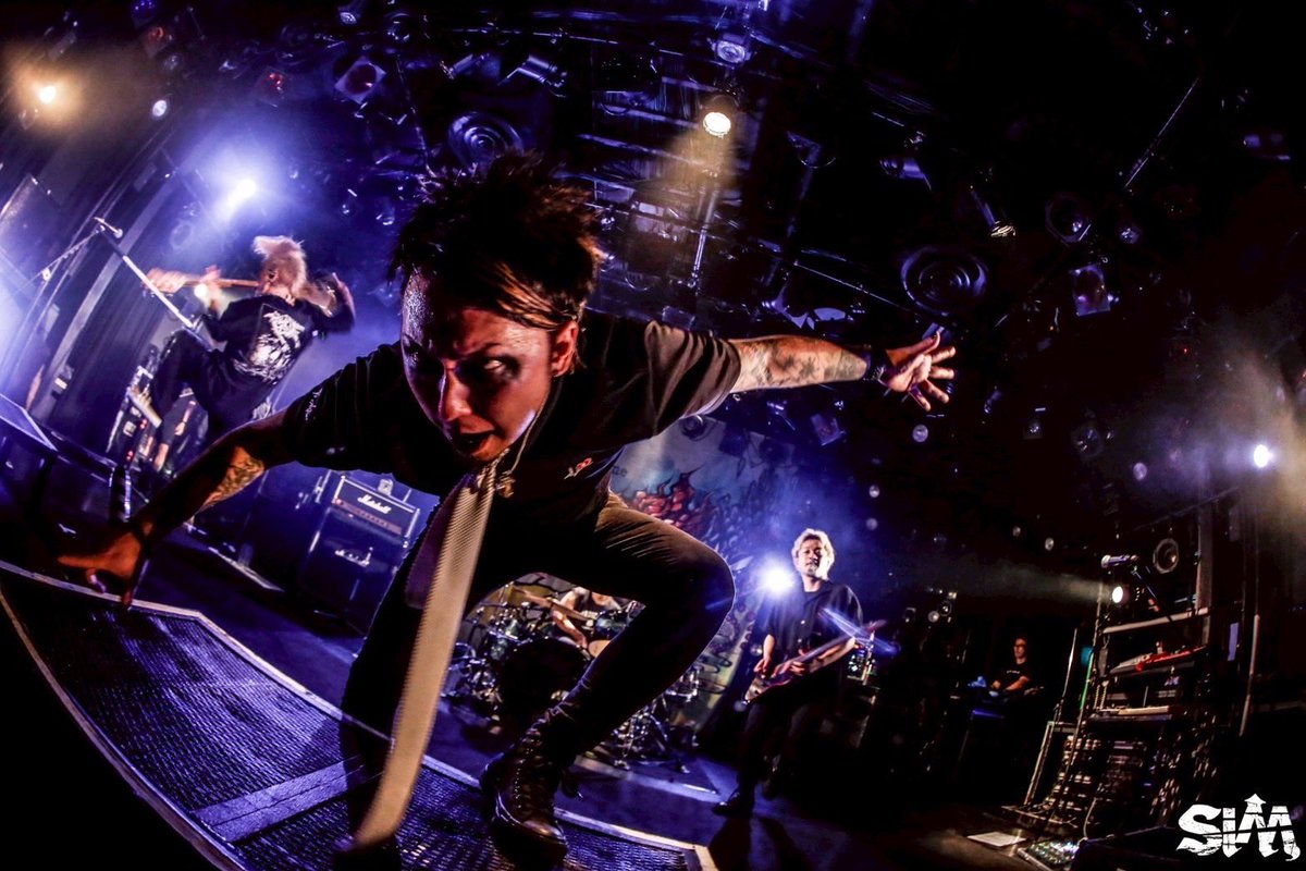 SiM_Official's tweet image. 【20YEARS TOUR】
20YEARS TOUR -Silence iz Mine-
at 広島クラブクアトロ
ありがとうございました!
Photo by @kouhey0622
#SiM
#SiM20th