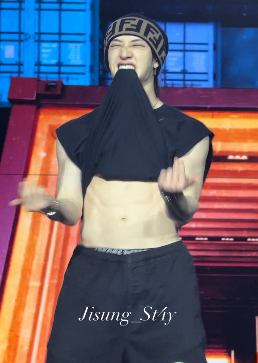 JisungSt4y's tweet photo. CRAZY UNHINGED BEHAVIOR 

#BangChan #StrayKids_dominATE #StrayKidsAmsterdam https://t.co/zz5eLpPEsL