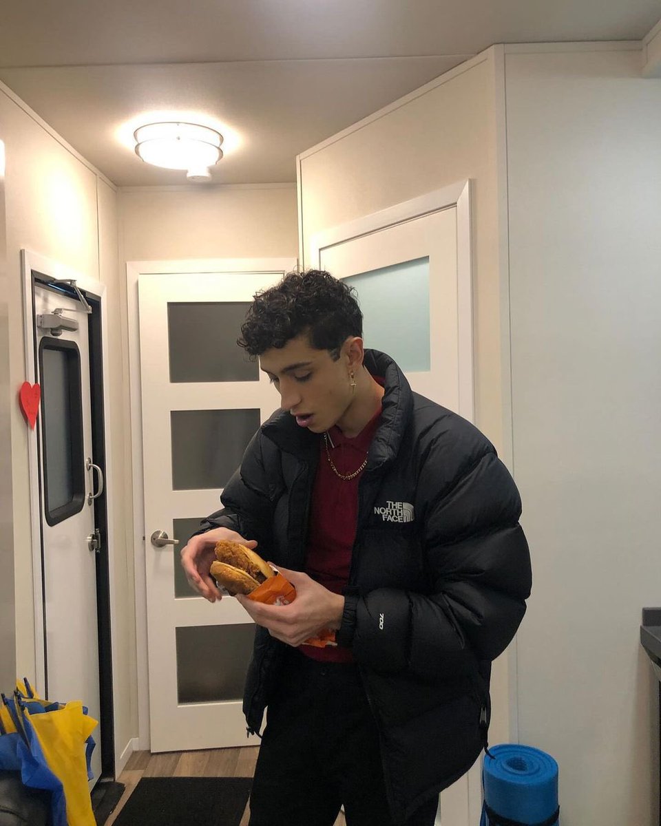 deathsnecklace's tweet image. หล่อมากกกกกกกกกกกกอะ วัสดุแฟนหนุ่มเกิน แกกลับมาเต๊าะเอ็ดวินให้แม่ฟินเล่นต่อได้ไหม..