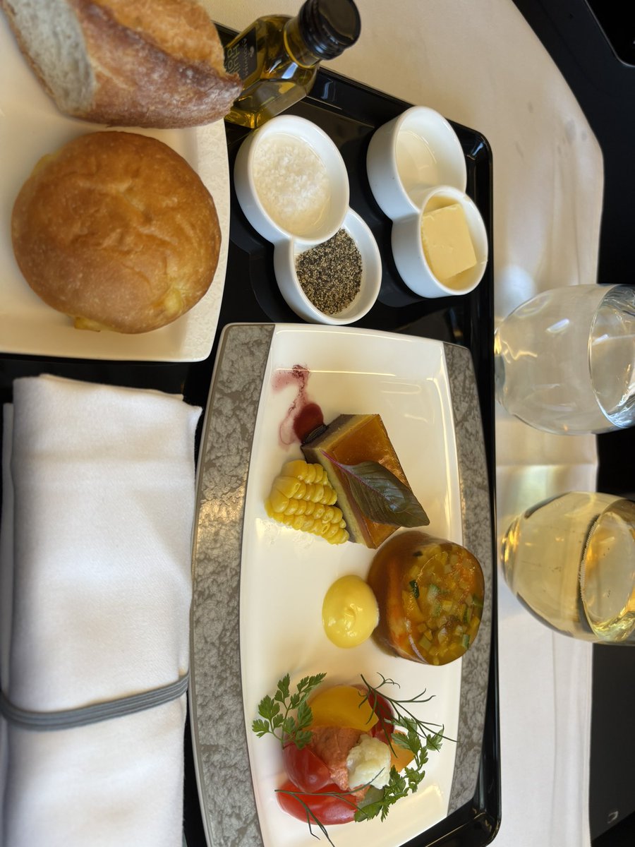 charlieb_lucy's tweet image. 今回の一時帰国は行きも帰りもThe Roomで快適でした。