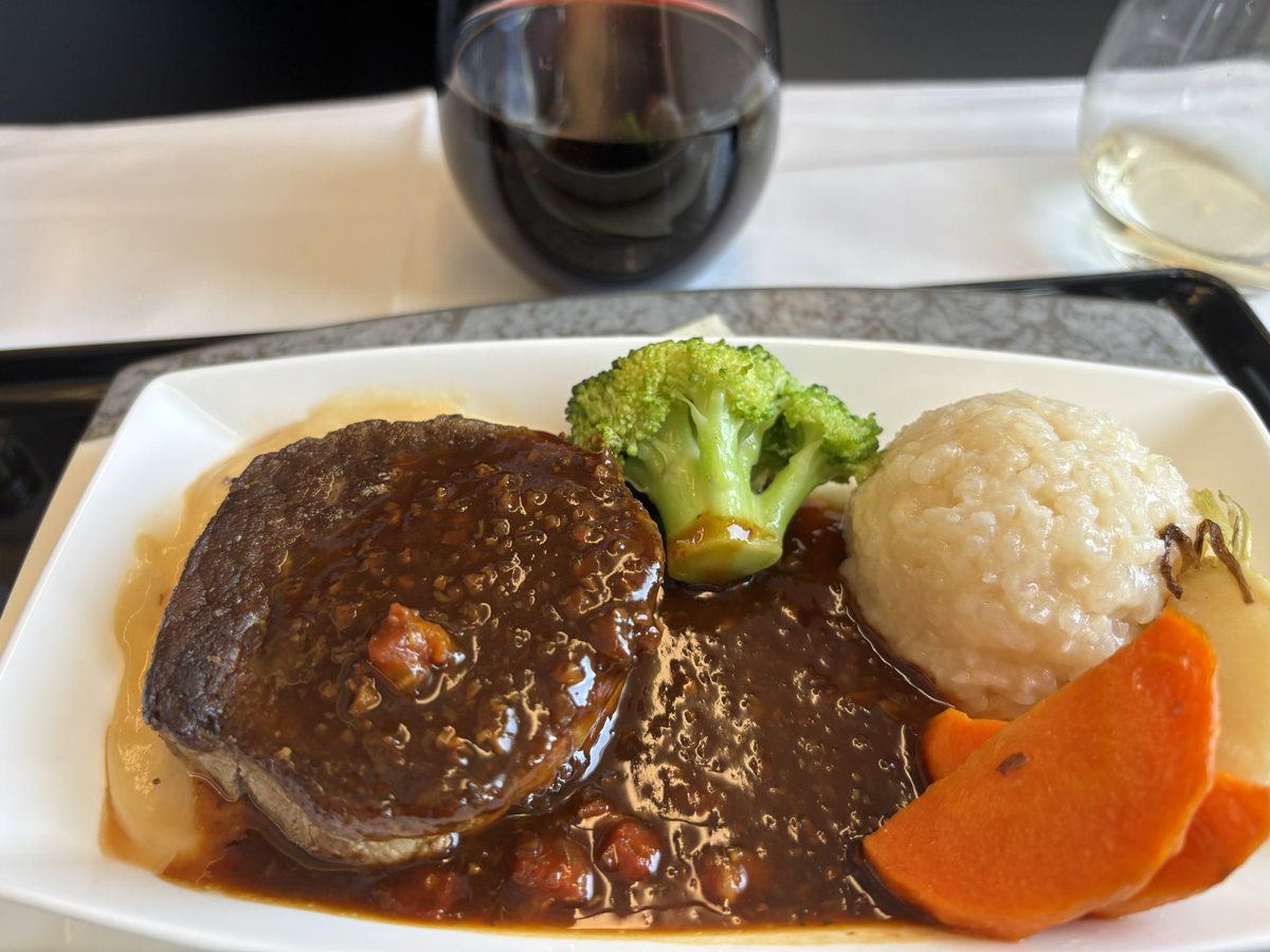 charlieb_lucy's tweet image. 今回の一時帰国は行きも帰りもThe Roomで快適でした。