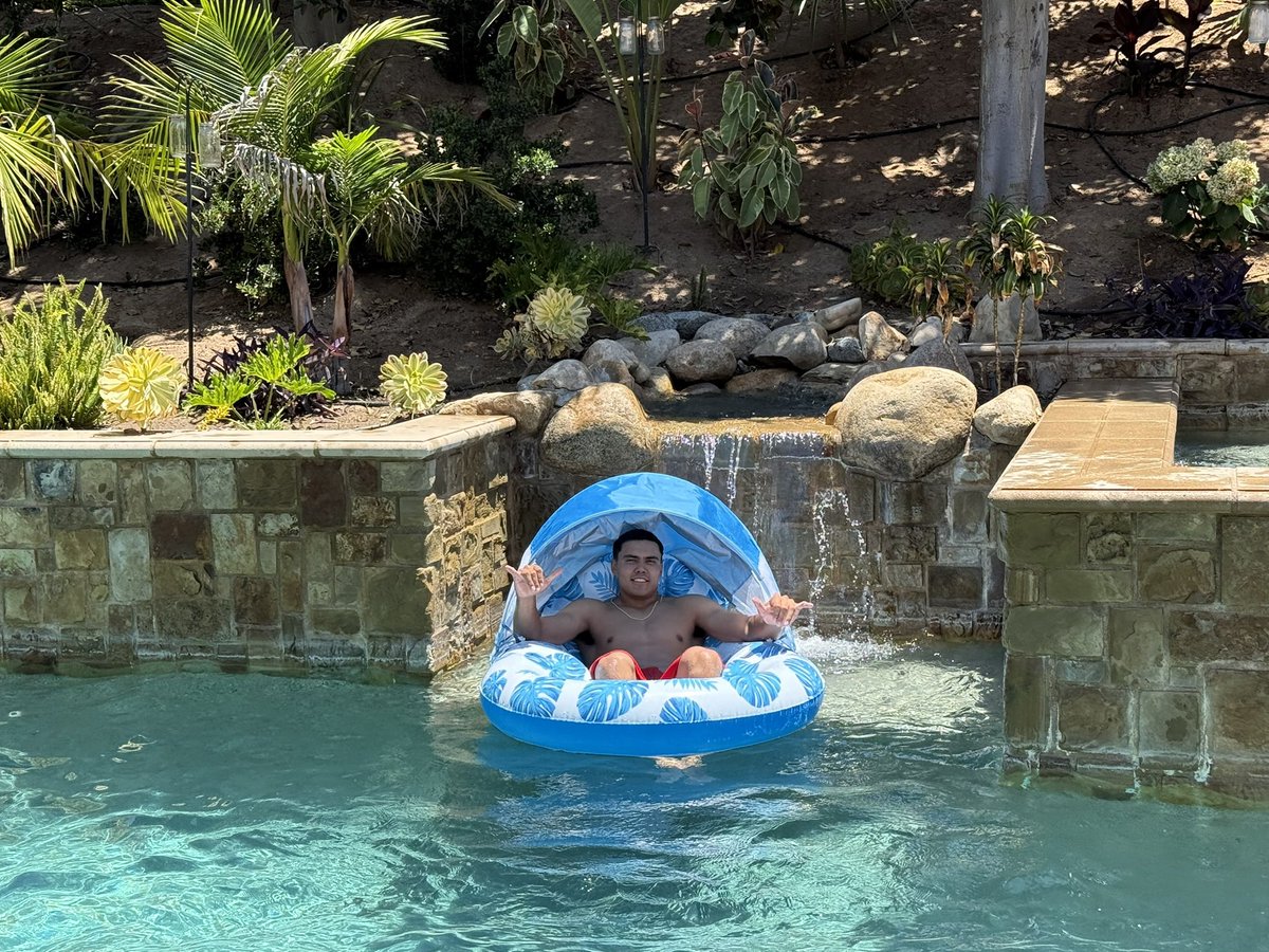 gadcock9's tweet image. 2026 Season is underway! 
✔️Freshman Summer school move in!
✔️Sunday church service!
✔️Pool party at my house!
Can’t wait to see these guys in a Lancer Uniform this spring!