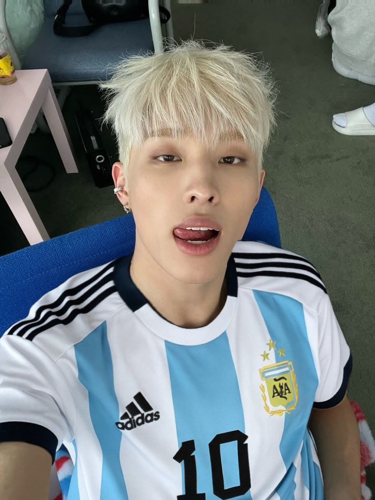 leehjn1's tweet photo. Hice lo que pude no me maten 🥹
Te quedaría asi <3 

https://t.co/5lKnnxZeDg https://t.co/rtnVPpwMVb