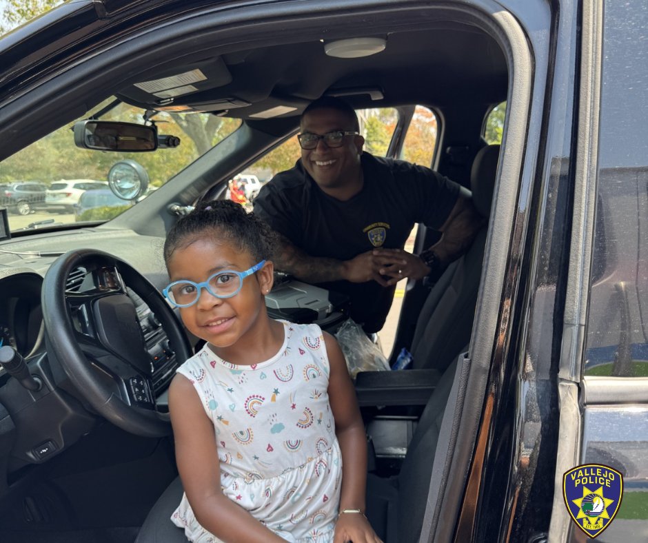 Vallejo PD joined the community today at the JFK Library for a hands-on event with service vehicles, including fire engines and our famous black and white SUV. We passed out stickers, tattoos, and a lot of smiles. Thank you to all who came out and made it a great day!