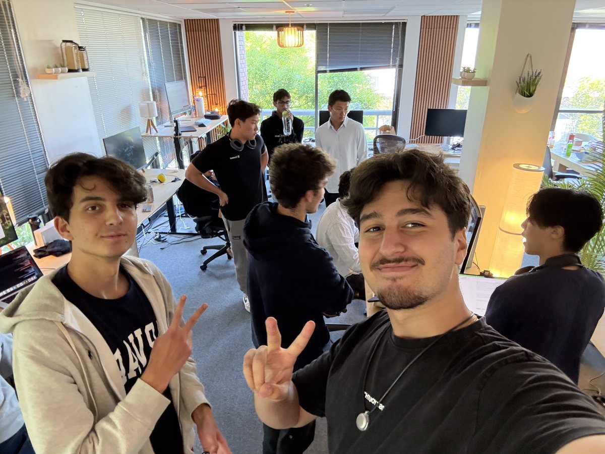 siyabuilt's tweet image. 3 weeks in SF changed everything.
Met founders I used to look up to.
Closed deals and felt the kind of energy you only get in this city.
But now it’s time to head back. ✈️