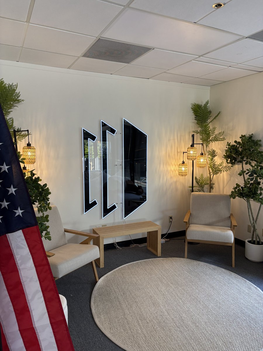 siyabuilt's tweet image. 3 weeks in SF changed everything.
Met founders I used to look up to.
Closed deals and felt the kind of energy you only get in this city.
But now it’s time to head back. ✈️