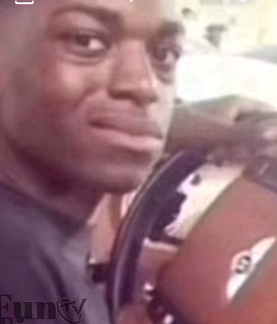 Small accounts with pride if you are still awake drop handles let’s follow you😂

Repost for more mutuals ♻️