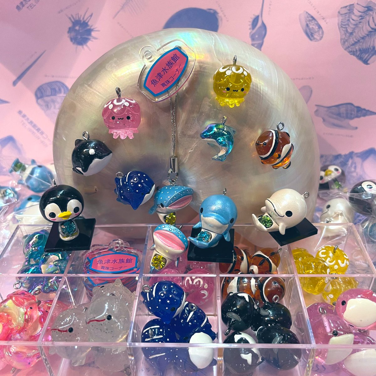 かわいい🩷平成レトロなアクリルパーツも色々あります❣️一応ストラップにして販売致しますがアクセサリーなどにアレンジしたい方はパーツが欲しいとスタッフにお尋ね下さいね☺️リピートが無いのでお早目に。#真珠コーナー　#魚津水族館　#ミラージュランド　#富山　#魚津　#レトロ雑貨　#水族館グッズ