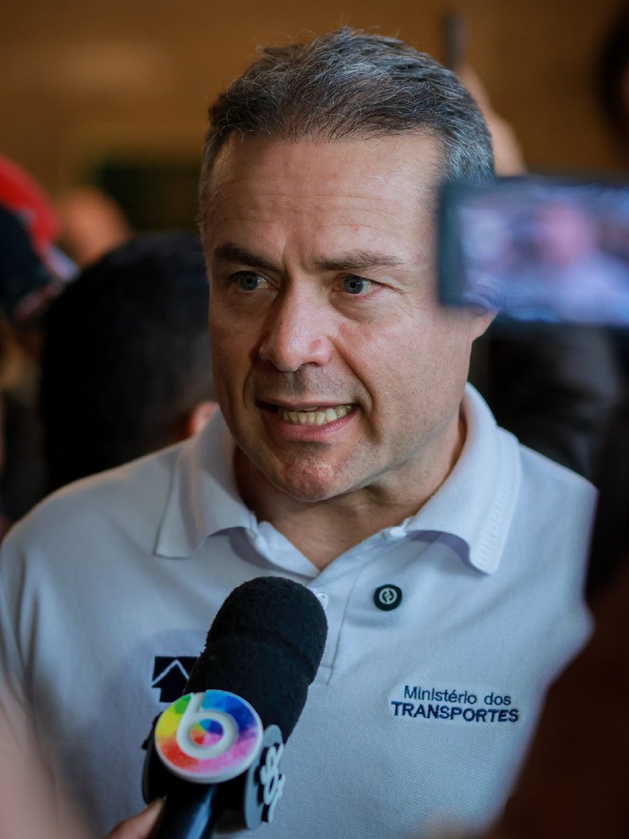 O VLT em Campina Grande chegou com tudo! 🚊❤️
O ministro Renan Filho, ao lado do prefeito Bruno Cunha Lima, lançou o início das obras do VLT com a chegada dos primeiros dormentes doados pela Transnordestina S.A, em evento na cidade nesta manhã.