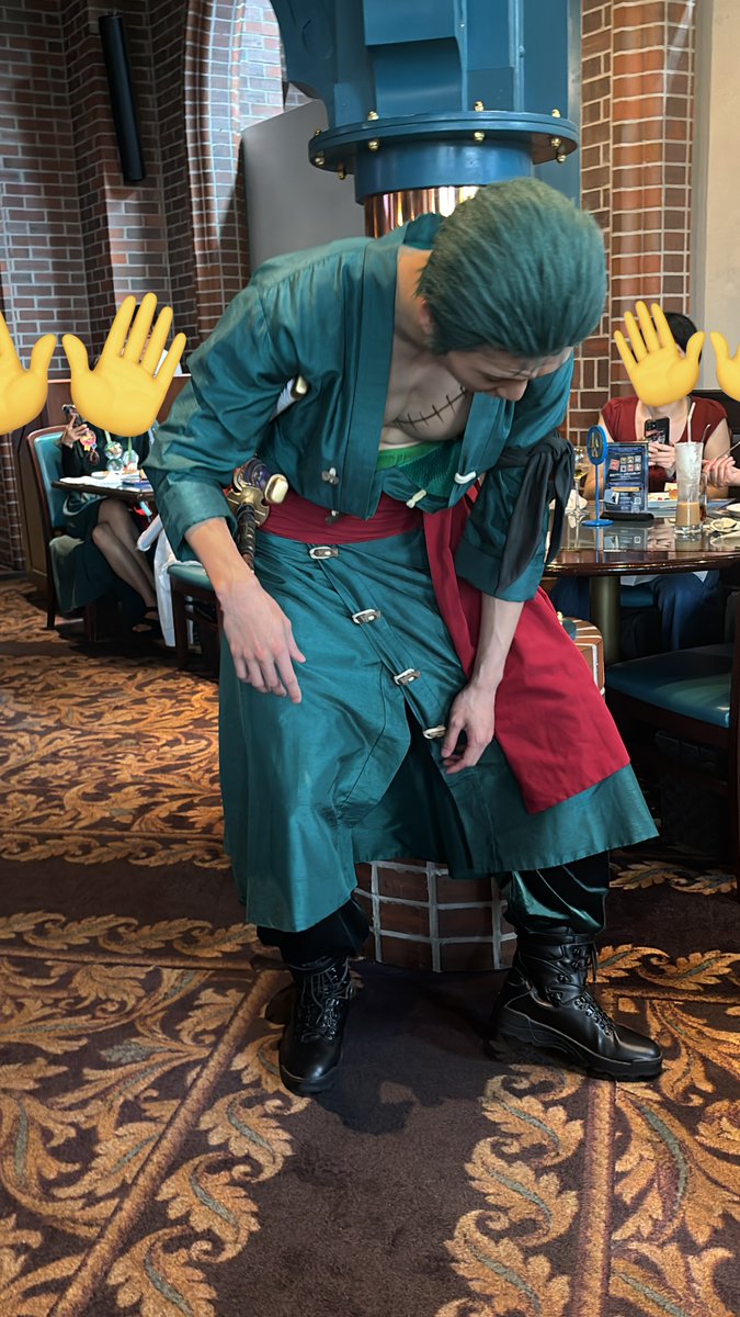 昨日の写真見返してたら｢きょ、胸筋……｣って思ったゾロ

 #サンレス