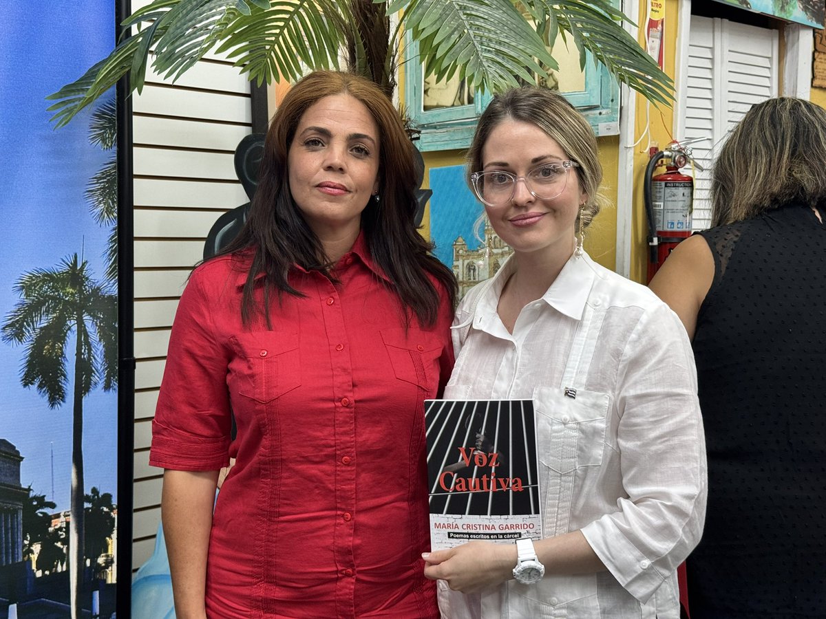 María Cristina Garrido sigue presa y este 11 de julio sus versos calan más hondo. Gracias a Zoé Valdés por enlazar con su generosidad enorme este libro con el mío, que también recuerda a Cuba, pero desde la orilla libre. Y gracias a Angélica Garrido, la hermana de María Cristina