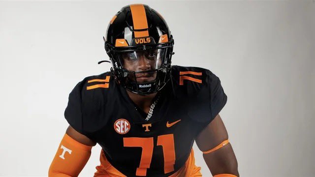 RyanCallahan247's tweet image. Good insight from 247Sports director of scouting @Andrew_Ivins on new Vols OT commitment @JabianShabazz, a four-star prospect in the @247Sports Composite who has ‘a promising profile’
247sports.com/college/tennes…