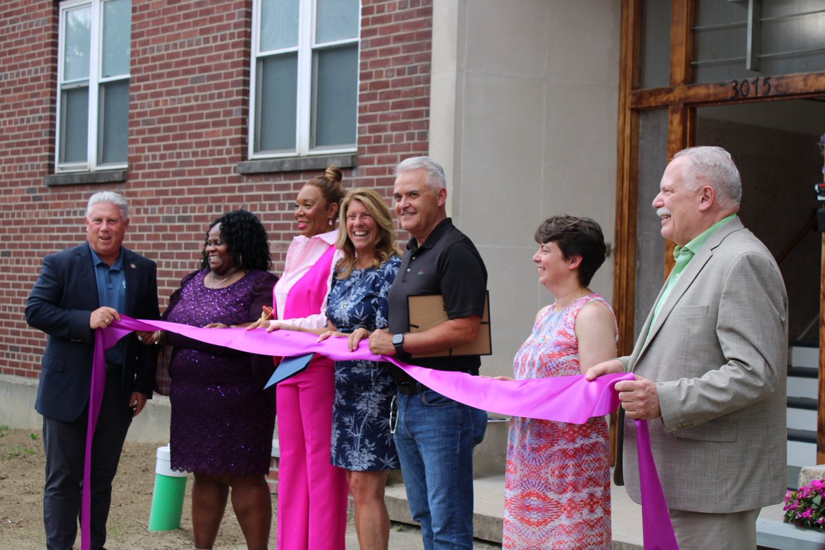 TroyCityHall's tweet image. Today we proudly celebrated the grand opening of the new Live Limitless Refuge Center in Troy! 💜
This expanded location will allow the center to serve even more women - offering support, healing, and empowerment rooted in love, kindness, and community connection!