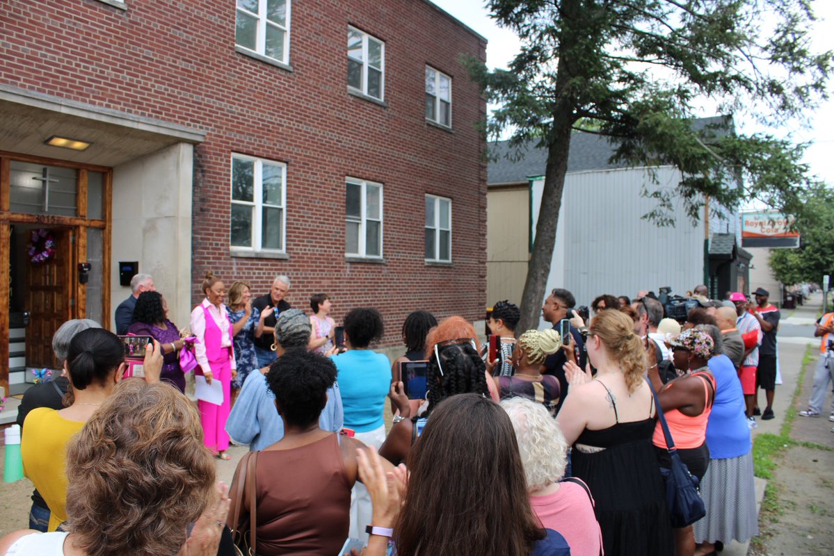 TroyCityHall's tweet image. Today we proudly celebrated the grand opening of the new Live Limitless Refuge Center in Troy! 💜
This expanded location will allow the center to serve even more women - offering support, healing, and empowerment rooted in love, kindness, and community connection!