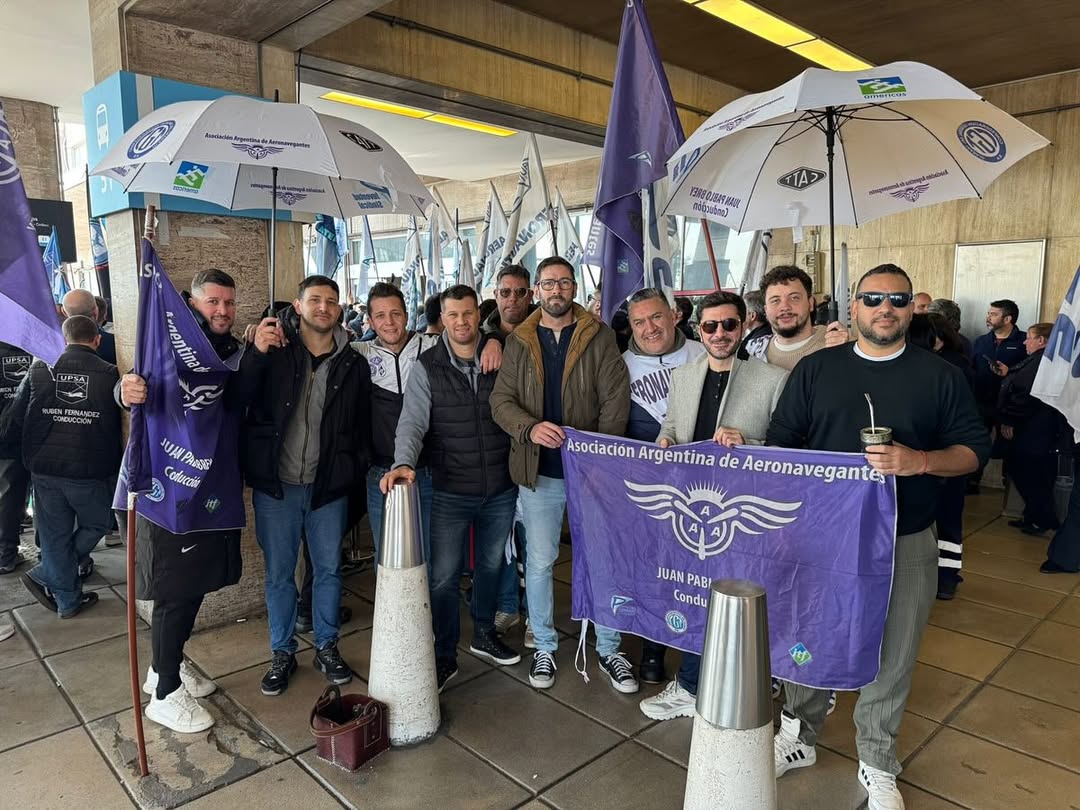 Hoy, en el marco del plan de acción definido en el día de ayer durante el Plenario aeronáutico, estuvimos presentes en el aeropuerto de Ezeiza, donde participamos de la asamblea llevada adelante por <a href="/ATEPSA_Nacional/">ATEPSA</a>.