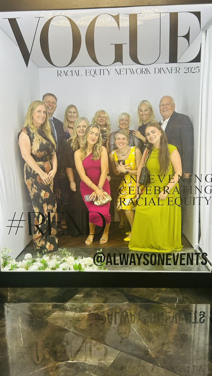 ChilternLT's tweet photo. Great pics. Great Eve. #REND - thanks all 550 people for attending &amp; joining us ❤️. @unleashing_me @TeachLeadAAli @LorraineHughe20 @probert_c @ClaireLJustin @JeffoA28 @HarriLouisePage @Challney_Girls https://t.co/wmx7FjRwfD