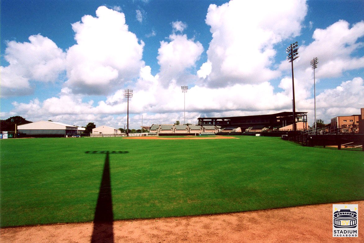📍Reckling Park, Rice University, Houston, TX — Opened 2000 | Capacity: 7,000
Home of Rice Owls Baseball ⚾️🦉

#RecklingPark #RiceUniversity #RiceOwls #CollegeBaseball #NCAABaseball #HoustonTX #BallparkViews #StadiumTour #Astros #BaseballStadiums #Groundhopping #BaseballCulture