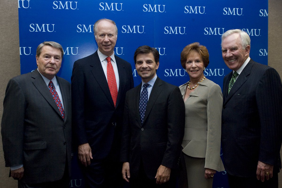SMUtate's tweet image. The Tate Lecture Series mourns the loss of David Gergen, longtime moderator of the Linda and Mitch Hart Lecture.
In his honor, the SMU Center for Presidential History director position will bear his name.