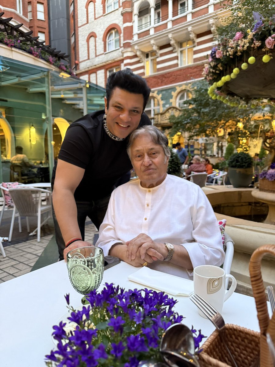 AAKSarod's tweet image. Wishing my son Amaan a very happy birthday! God bless! @AmaanAliBangash #happybirthday