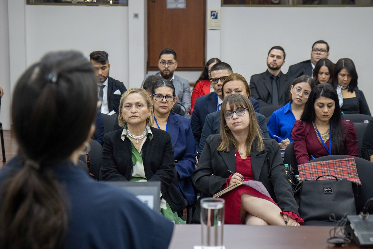 CorteIDH's tweet image. 📚 El 10 de julio, la Corte Interamericana de Derechos Humanos, a través de su Centro de Formación, capacitó a 23 personas participantes del Programa de Formación Inicial para Aspirantes a la Judicatura de la Escuela Judicial de Costa Rica.
Durante la jornada, se abordaron las…