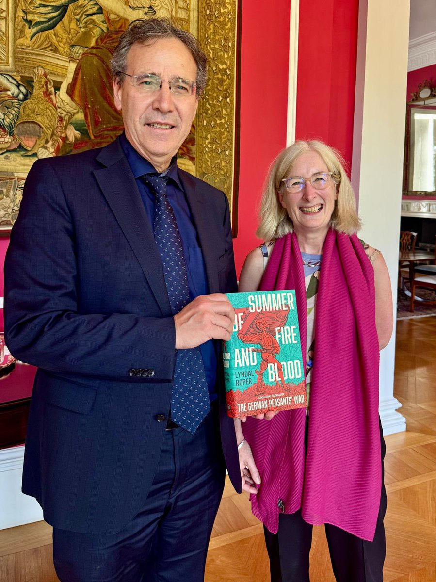 GermanAmbUK's tweet image. A thought-provoking exchange with Professor Lyndal Roper on the legacy of the German Peasants’ War 1525. Today, 500 years on, still a mirror of regional memory and identity.
It will be a pleasure to read „Summer of Fire and Blood“.