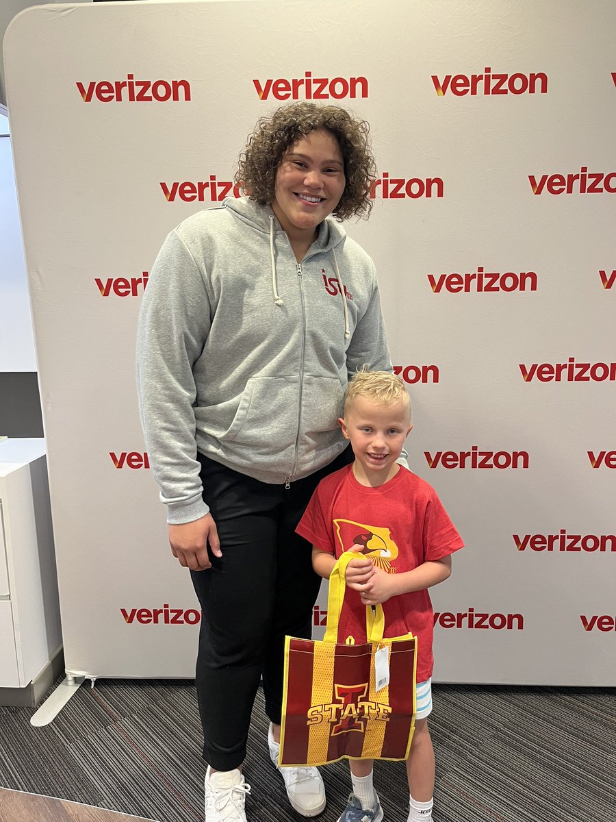 DrakeFanTarren's tweet image. So nice to meet you today @AudiCrooks! Can’t wait to cheer you on this season. You too @sydneyharris04 🏀 🌪️ ❤️💛@CycloneWBB @Verizon