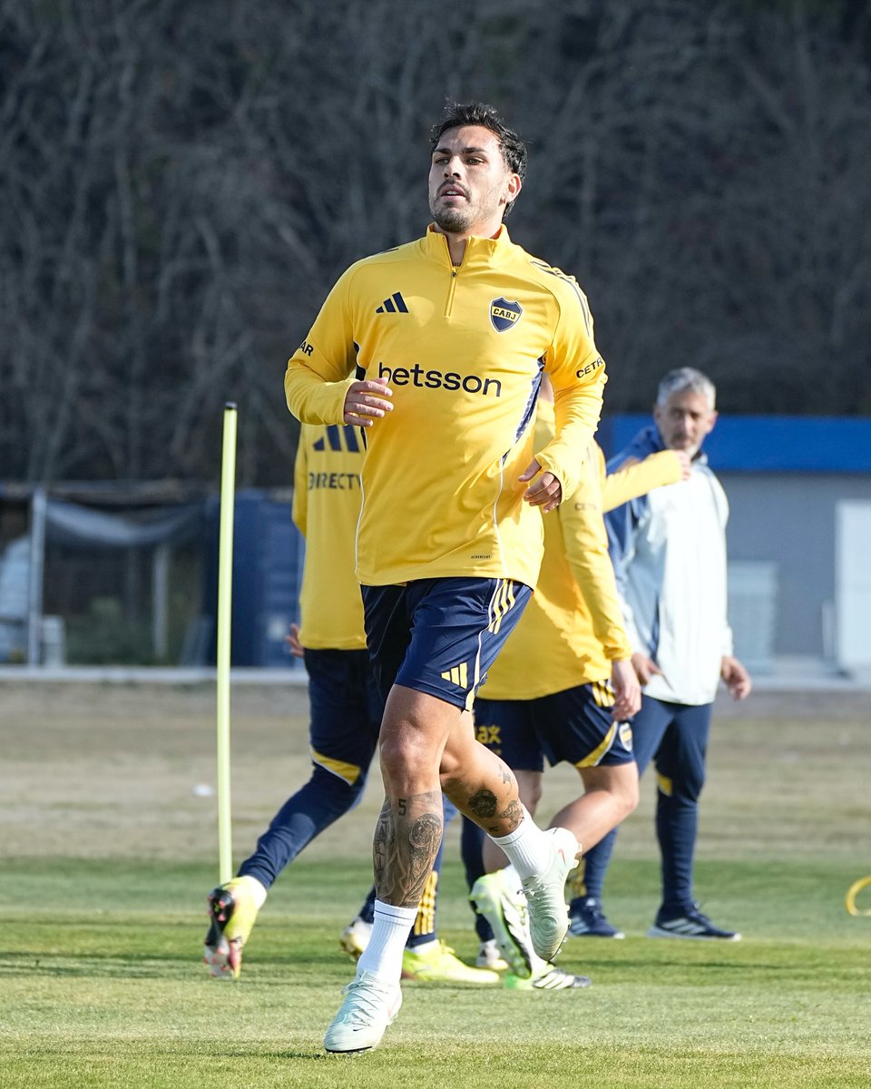 lanumero12comar's tweet photo. 🤩 Las fotos del primer entrenamiento de Paredes en su regreso a Boca

📸 Prensa CABJ. https://t.co/fIdEBvuqkv