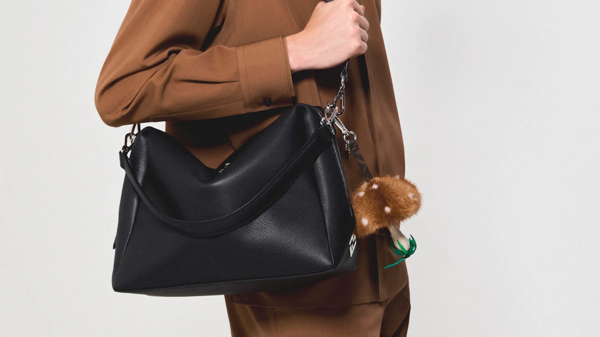 【即日発送】FENDI フェンディ ニット　Mサイズ 即日発送】FENDI フェンディ ニットMサイズ