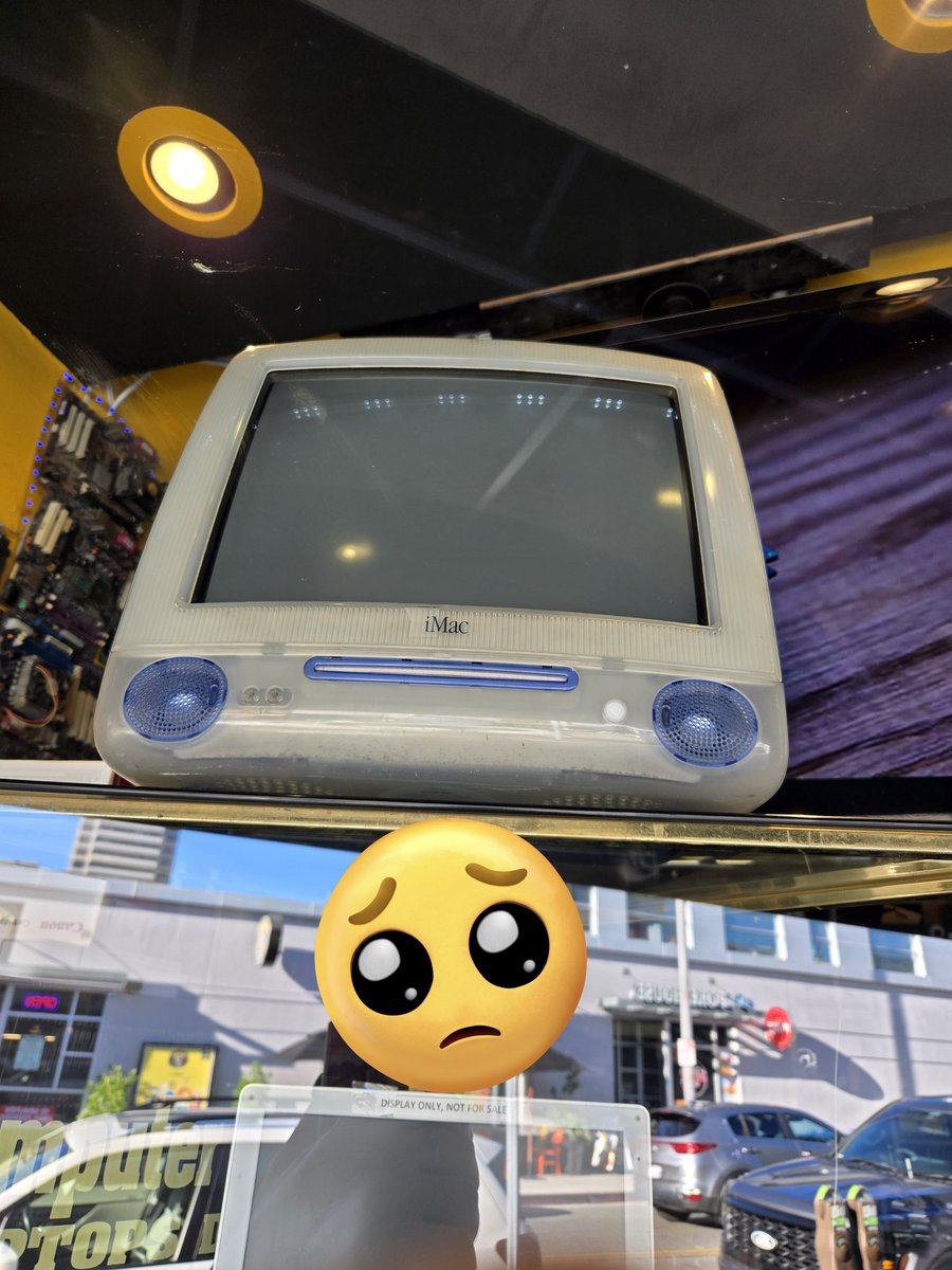 sayusyn's tweet image. Yo I saw this shop called "Alien Technology Computers" and saw my childhood elementary school PC here like...WOW THANKS I DO FEEL LIKE THIS WAS A DIFFERENT TIMELINE 😭😭😭
Still felt nice to see him again!! I learned to type on you!
