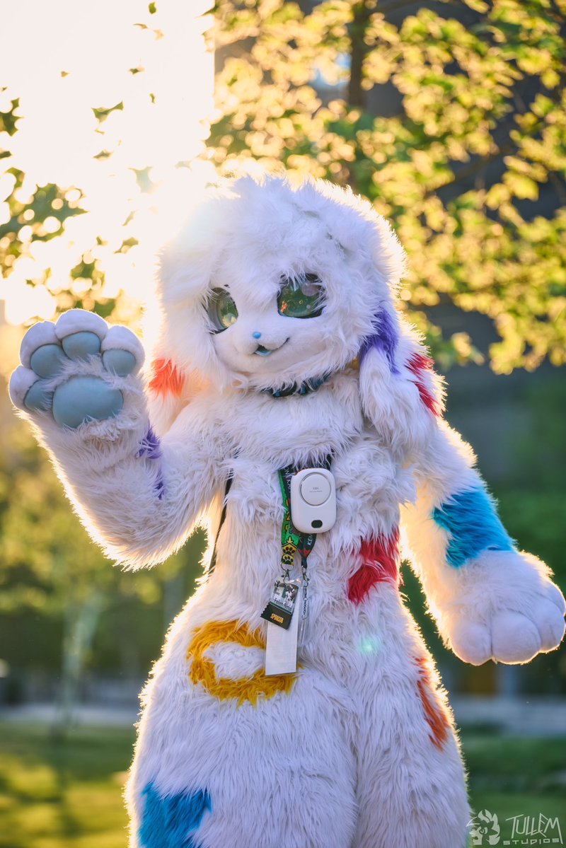 Really loved AC, looking forward to the next time I'll get to flops! #FursuitFriday

📸: <a href="/tullembrat/">Tullem🔜AC</a> / <a href="/yellyXP/">YellyXP</a>
