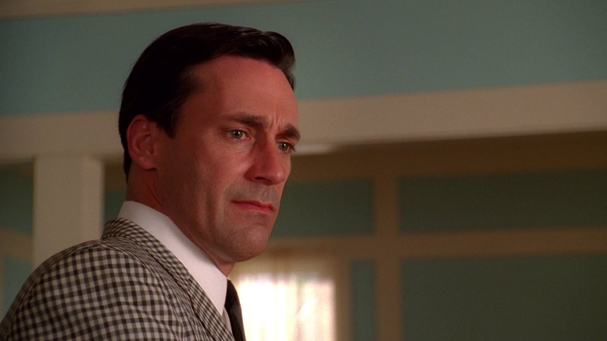 notcharo__'s tweet image. Pocos actores logran transmitir con tanta fuerza la carga del pasado, la memoria y la nostalgia como Jon Hamm en esta escena, me partió al diome realmente. Masterclass escénica, yo lo amo.
S04E13 — Tomorrowland (Mad Men).