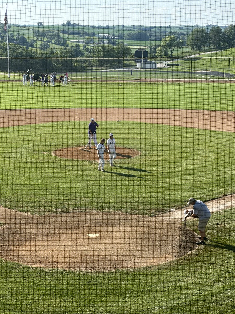 🚨 GAME RESUMES TONIGHT! 🚨

The Monarchs are set to resume their rain-delayed postseason game tonight at 6:30pm! Denison-Schleswig trails Glenwood 3-2 in the bottom of the 6th with 1 out Andy Pederson is up to bat for the Monarchs! ⚾️