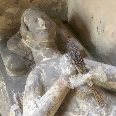 This week on <a href="/GarlicAndPearls/">Garlic & Pearls</a> the ✨ <a href="/SuzanneRaine2/">Suzanne Raine</a> concludes her breathtaking narrative of the 1217 Battle of Lincoln. William Marshall and the redoubtable Nicola de la Haie hold the fort. I’m rooting for Prince Louis de France - l’homme providentiel?
podcasts.apple.com/gb/podcast/the…