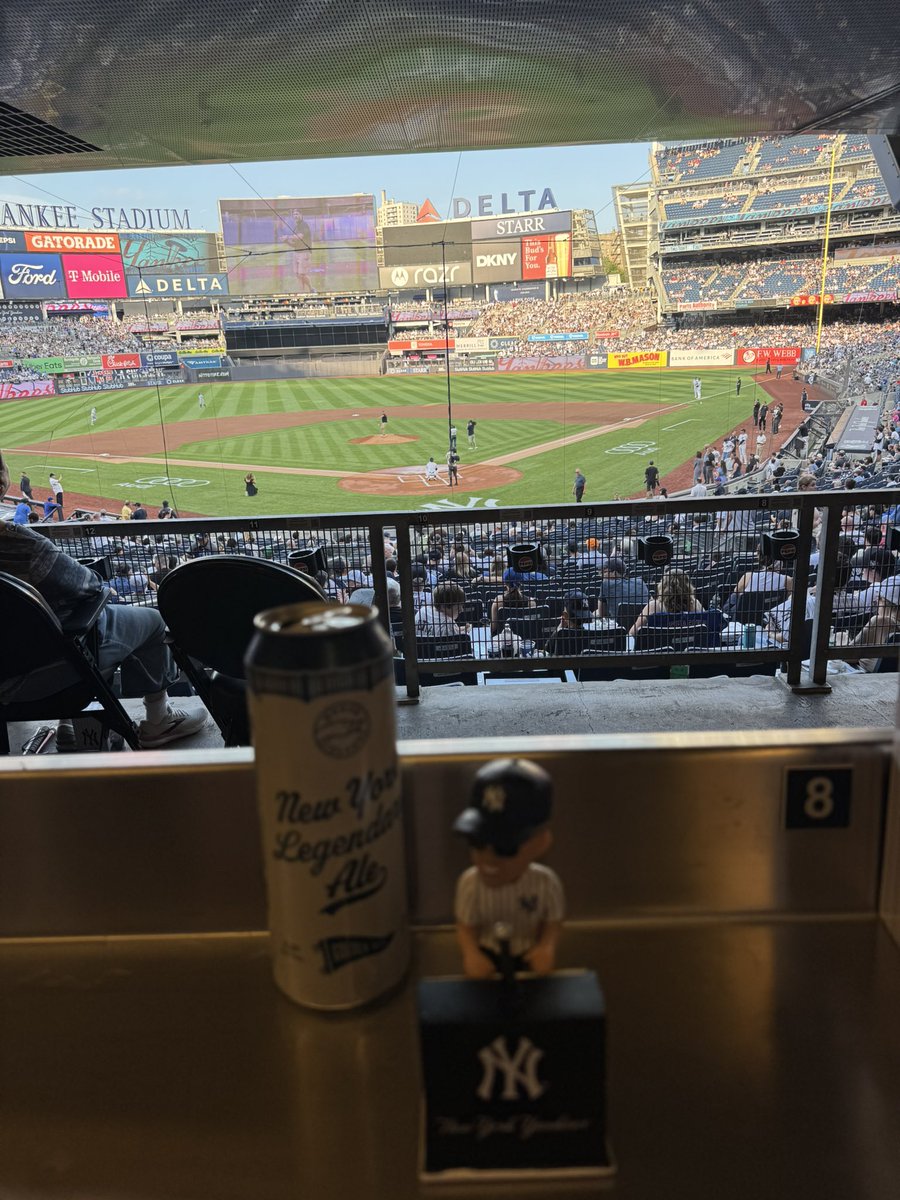 GarbageTimeYank's tweet image. Garbage Time Yankees in the building for Friday Night Baseball in the Bronx! Featuring Billy Joel