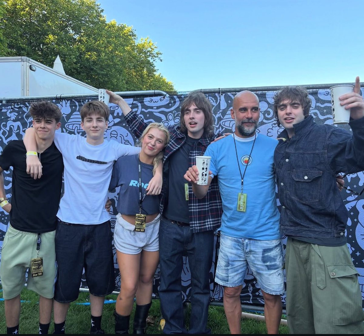 _OasisLife's tweet image. First night at Heaton park and we’ve been given another generational picture❤️
