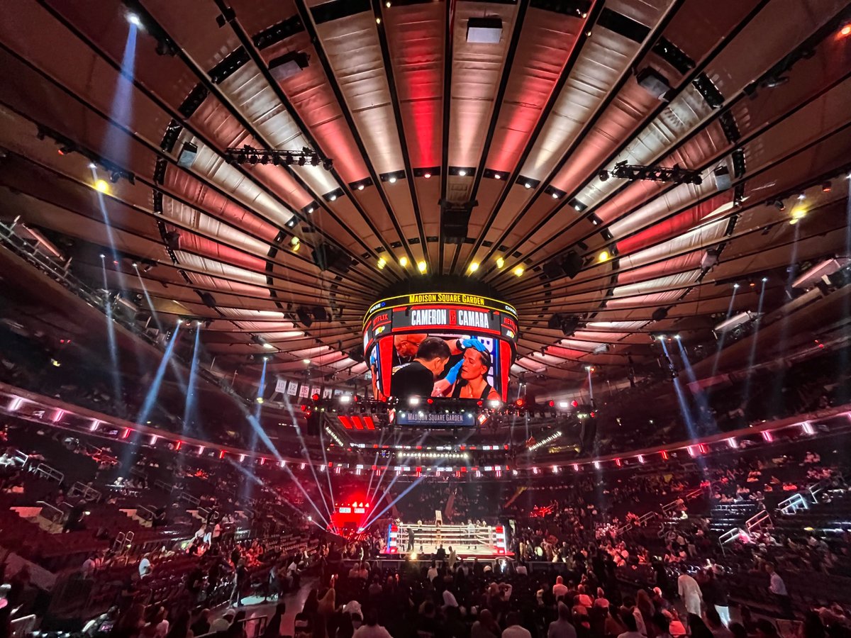 The stage is set <a href="/TheGarden/">MSG</a> ahead of #TaylorSerrano 
Will Katie make it 3-0 against Serrano?