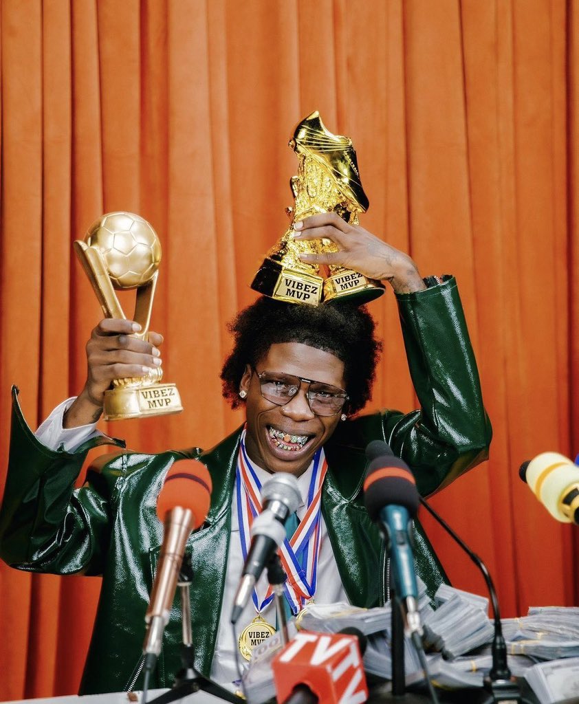 SeyiVibezStats's tweet image. Itβs World Seyi Vibez Day, He turns 25 today. π§β€οΈ