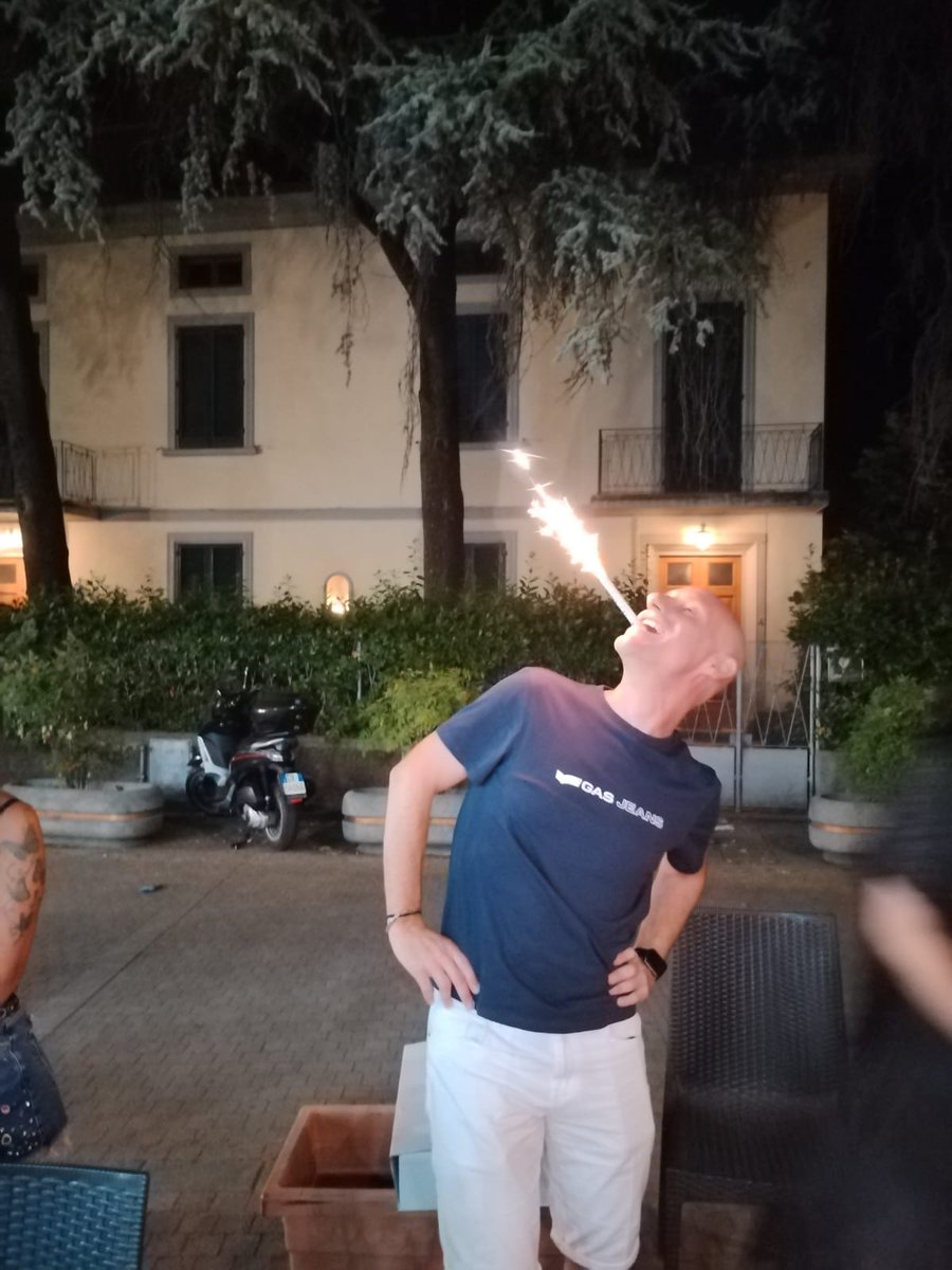 "Adoro i piani ben riusciti", cit. Hannibal Smith.
La posa non è proprio la stessa ma è stata una bella festa per il mio 47esimo genetliaco!