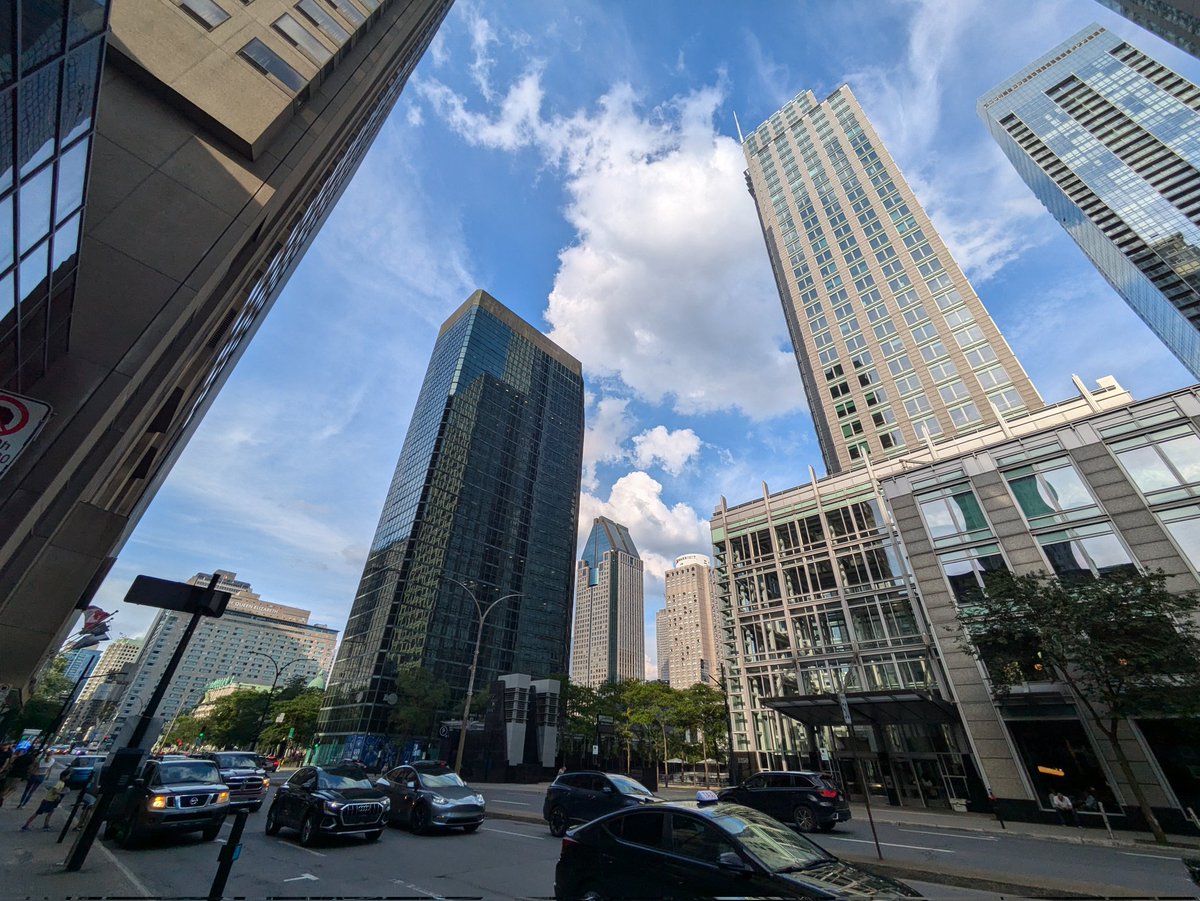 phi496's tweet image. 2週間弱の学会＆サマースクールが今日で終わったので、モントリオールの市街地散策してる