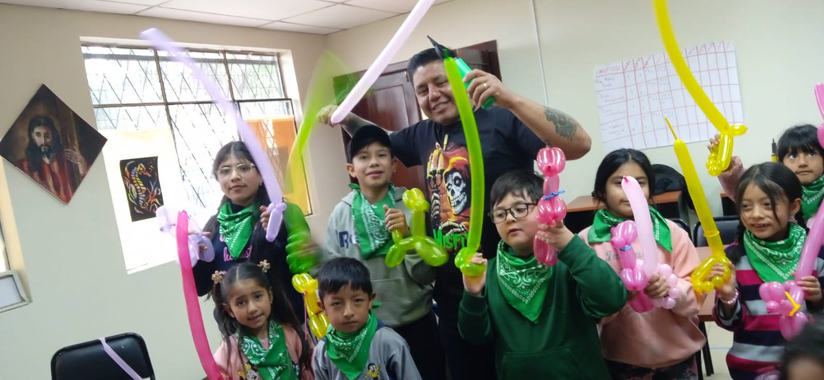 CulturaCUE's tweet photo. 🎉 ¡Cerramos con alegría nuestra primera semana de #ColoniasVacacionales!
Niñas y niños disfrutaron de #teatro, #arte, #juegos y mucha diversión🪁🚌.
Nos espera una nueva semana llena de sorpresas.
#Cuenca #AmorPorCuenca #YoAmoCuenca https://t.co/re3o32siKh