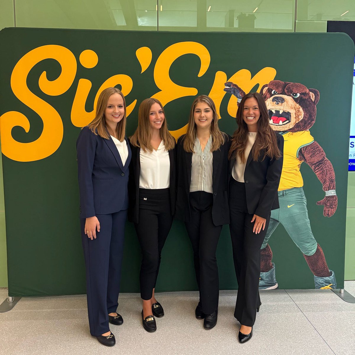 Baylor_MBA's tweet image. This week, we had the pleasure of welcoming our incoming Full-Time #MBA students for orientation. We're excited to be part of this next chapter in their academic and professional journeys. #BaylorMBA