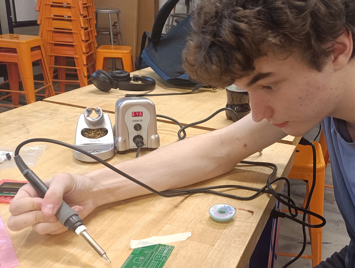 HakkoUSA's tweet photo. Huge congrats to the UVA Rocketry Team for winning 1st place in the 10K COTS category at IREC! We're proud our Hakko FX-888DX + FM-204 stations helped power their 10,019 ft flight!
#HakkoHelps #UVARocketry #STEM #IREC2025 #SolderingSuccess https://t.co/Rc8HGuBmEF