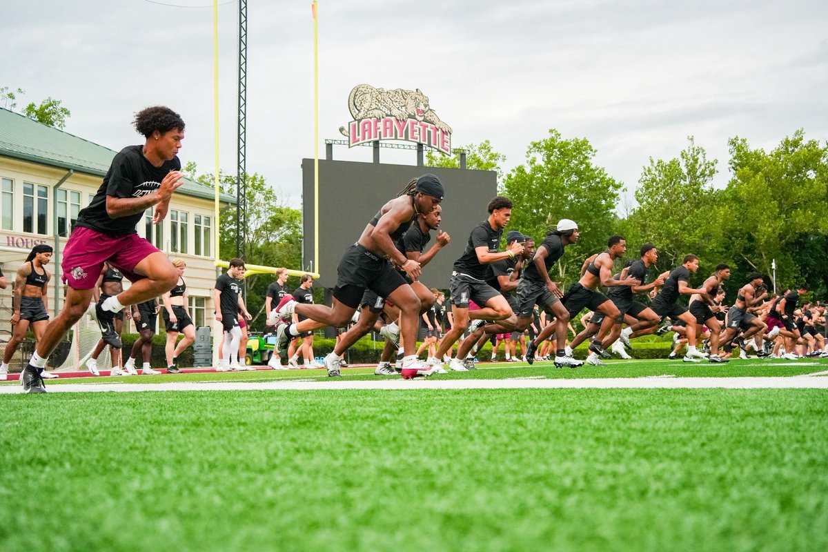 LafColFootball's tweet image. Working into the weekend at Fisher!!
#RollPards #ClimbTheHill