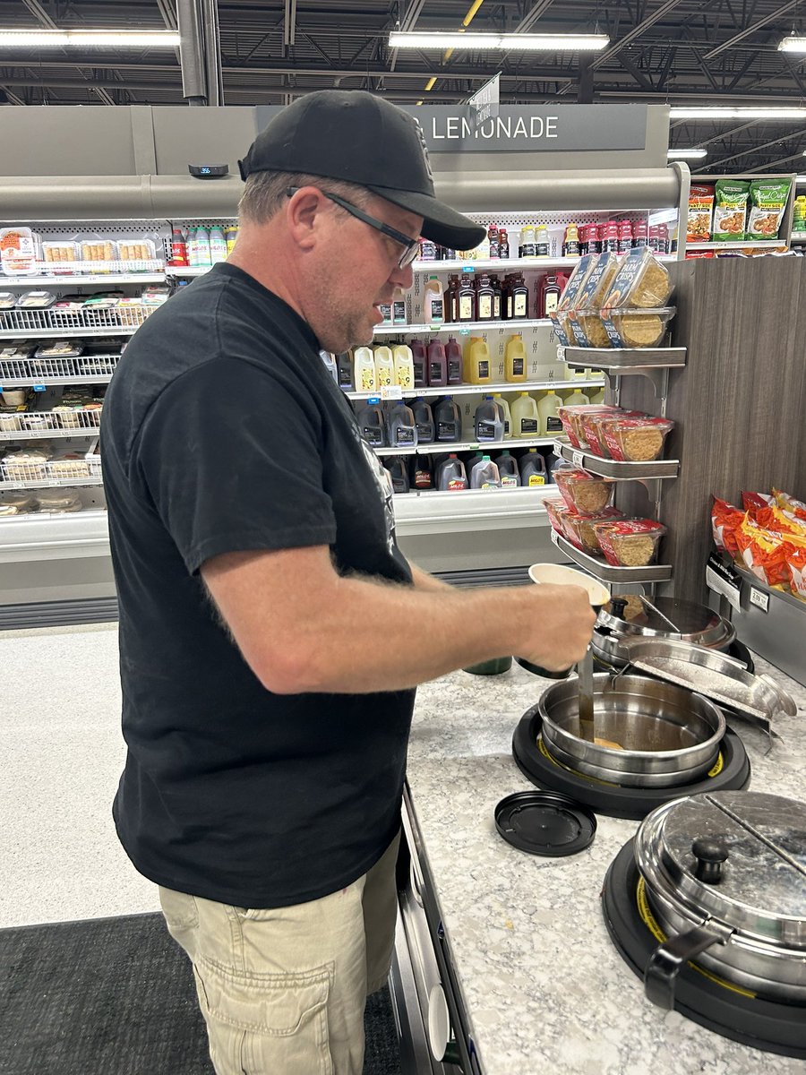 storiedhome's tweet image. But @ryanlemond found some lobster bisque at @Publix and he’s more excited about it than you might think.