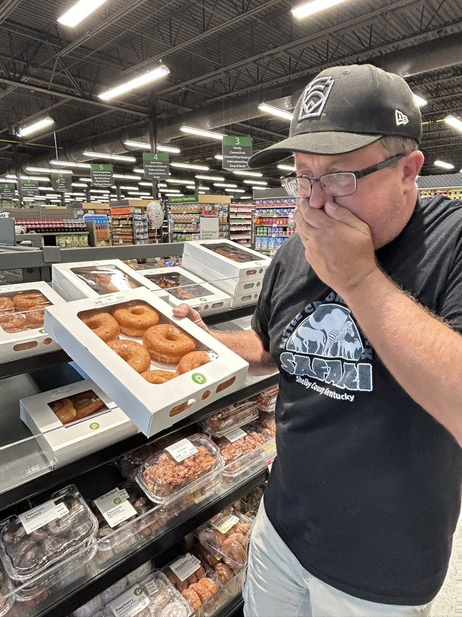 storiedhome's tweet image. Apparently, that’s a “no” for @ryanlemond. #nomoredoughnuts