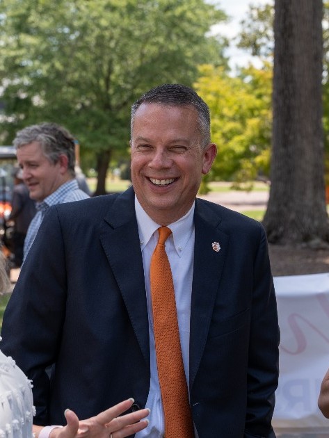 campbelledu's tweet image. Just getting started but already making a mark.
Here’s how Dr. William M. Downs began his presidency at Campbell University ➡️ bit.ly/4o1BE8v