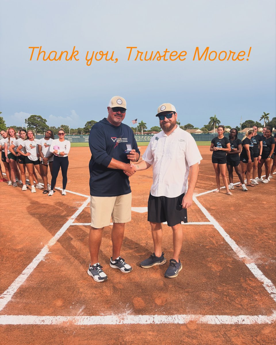 SCFManatees's tweet image. At tonight’s @floridavibesb game, State College of Florida Trustee, Ryan Moore, was presented with a silver coin in recognition of the Beach Volleyball program’s National Runner Up finish at the 2025 NJCAA Beach Volleyball Championship.
Thank you Trustee Moore for your support!