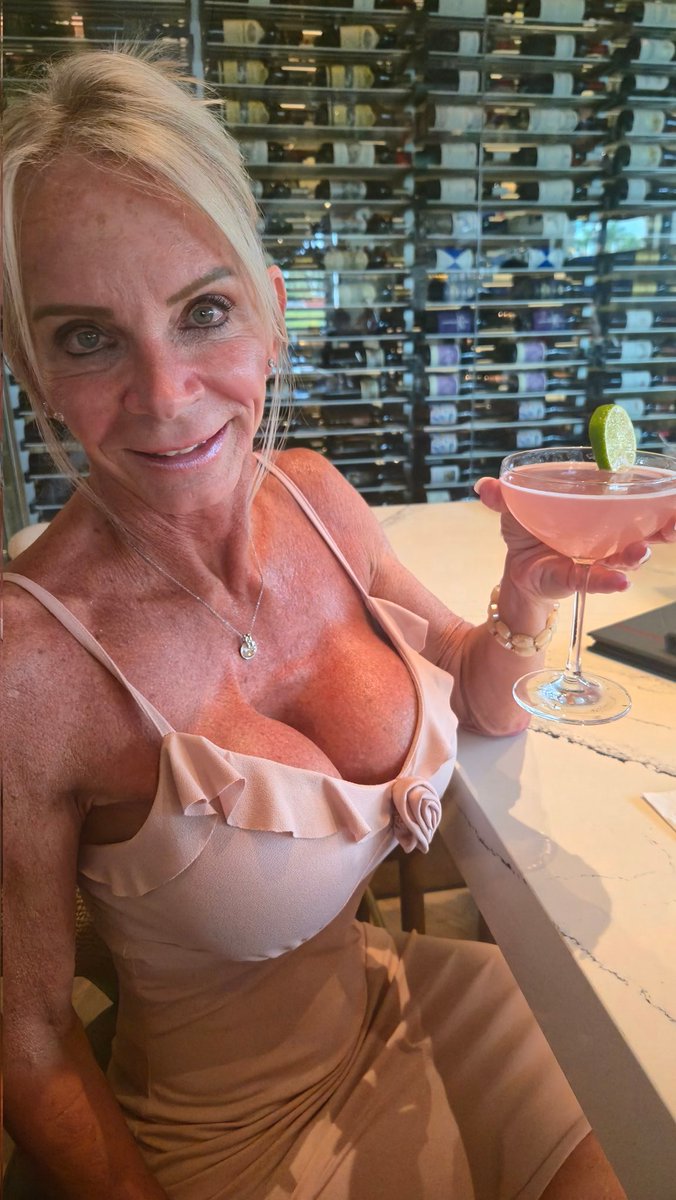 It's starting, drinks have been ordered!!! I think he might be trying to get me drunk &amp; take advantage of me!! Yes please 🙋🏼‍♀️🙋🏼‍♀️🙋🏼‍♀️🤣