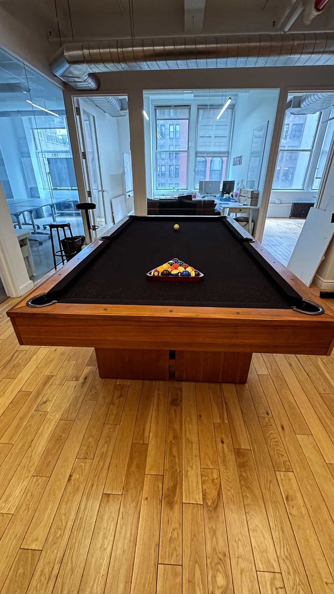 Took this pool table apart like it’s LEGO and moved it like it’s gold. Respect the craft. 💪🎱

#NYCmovers #DumboMoving #movingday #brooklynmovers #professionalmovers #nycmove #pooltablemove #furnituredelivery #movenyc