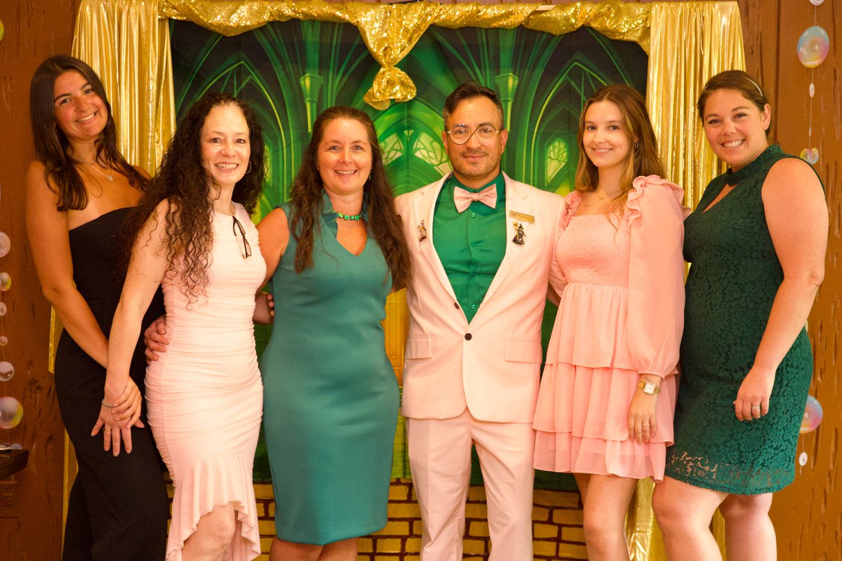 🩷💚 #Wicked Ladies Luncheon 💚🩷

Fantastic job by the Activities Committee, the #LakeNaomi Clubhouse Staff, Jaime, Fernando, Chef Andreas, Crystal, Karen and our photographer, Grace Ferry. We hope everyone enjoyed the luncheon!
